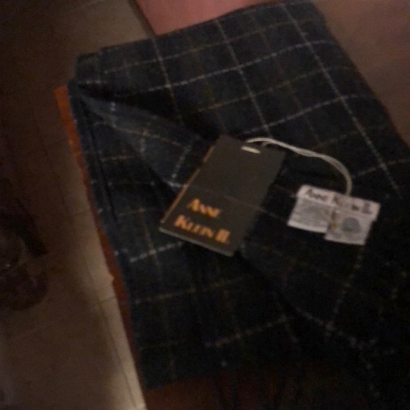 Anne Klein Accessories - Ann Klein designer scarf